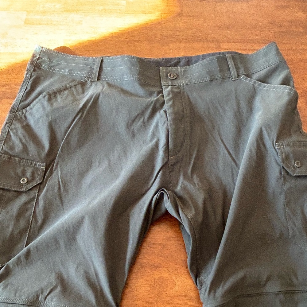 Kuhl adjustable leg men’s cargo pants 42/32